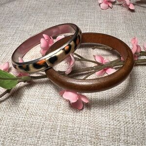 VINTAGE Brown and Silver Chunky Bohemian Cheetah Print Wooden Bangle Set